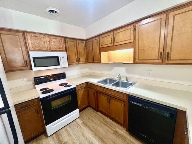 Building Photo - Duplex