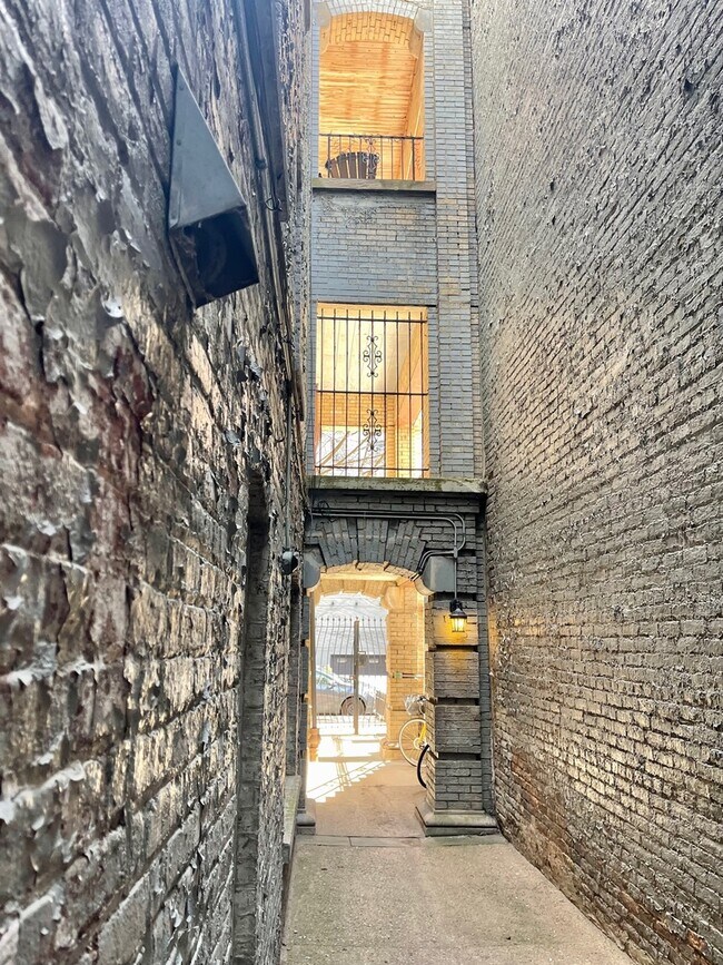 Building Photo - 1234 N Dearborn Pkwy