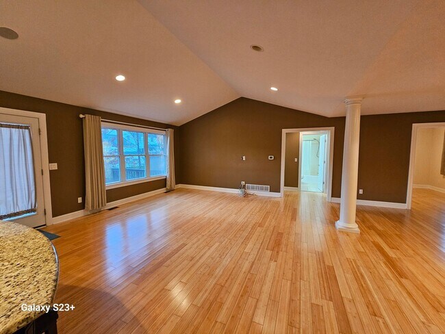 Foto del edificio - 6169 Marteney Ave