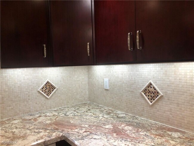 Building Photo - 2 br, 3 bath Townhome - 200 W Lime Ave Apt D