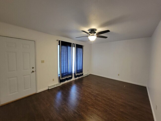 Foto del edificio - 1223 Lilac Ln