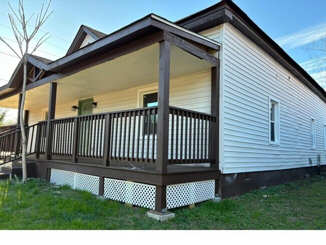Foto del edificio - 1195 Lawton Dr