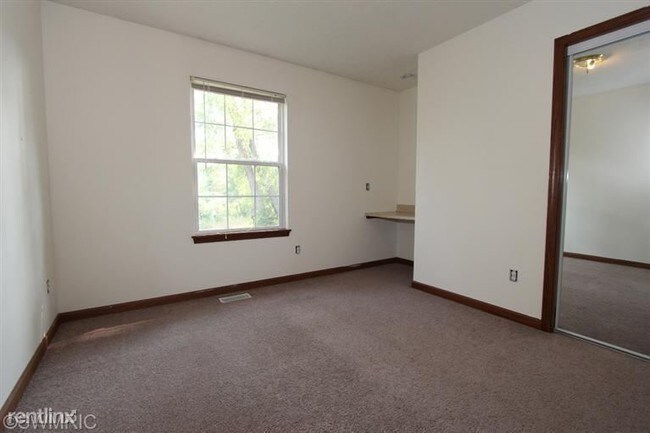 Building Photo - 312 N Kendall Ave