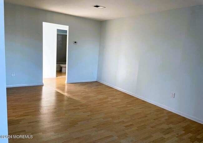 Building Photo - 98 Beachway Ave