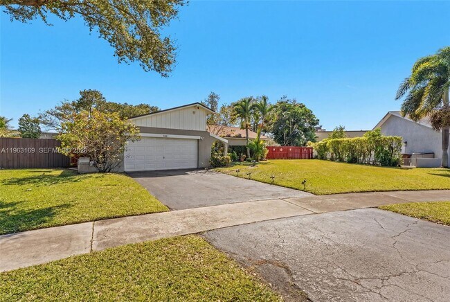 Foto del edificio - 3802 NW 1st Pl