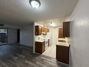 Building Photo - 6625 E Golf Links Rd