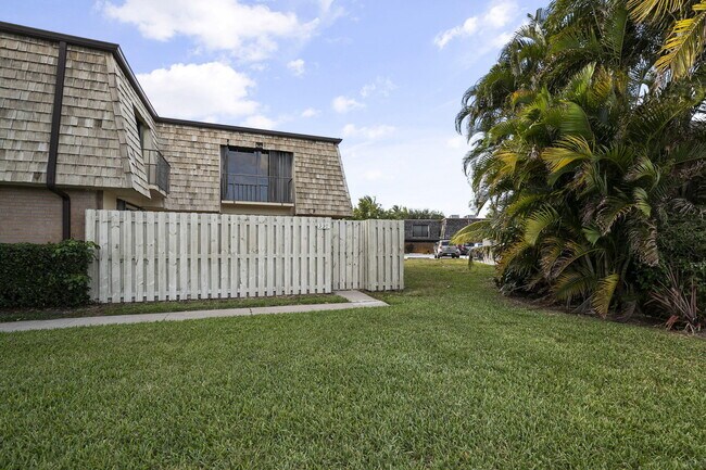 Building Photo - 337 Lake Arbor Dr