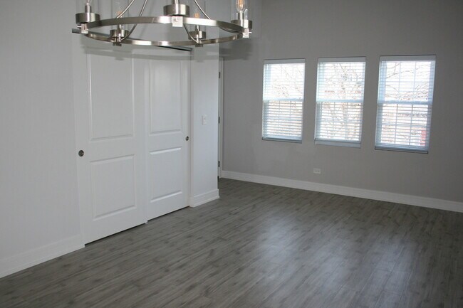 Building Photo - 3706 N Drake Ave