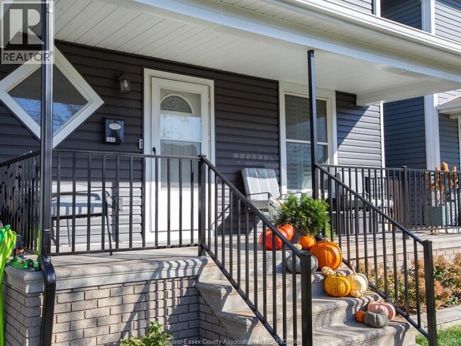 Building Photo - 1042 Moy Ave