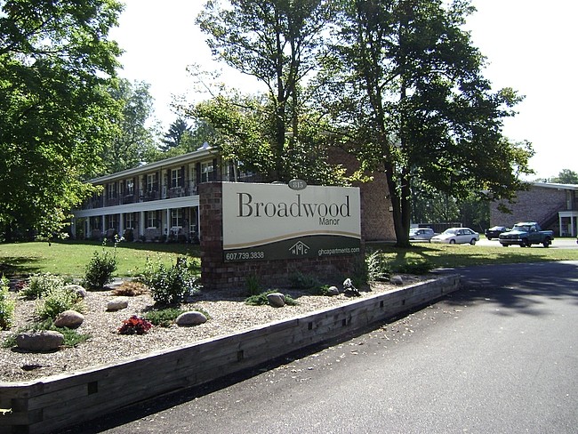 Building Photo - Broadwood Manor