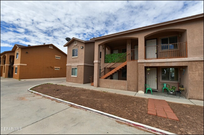 Foto del edificio - 3404 Blue Earth Ln