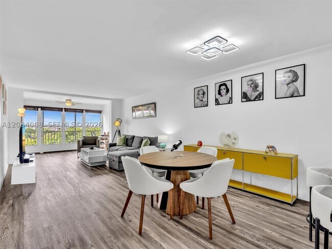 Building Photo - 2661 S Course Dr