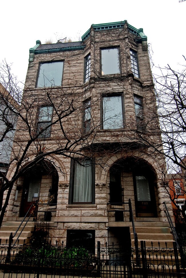 Foto del edificio - 622 W Briar Pl