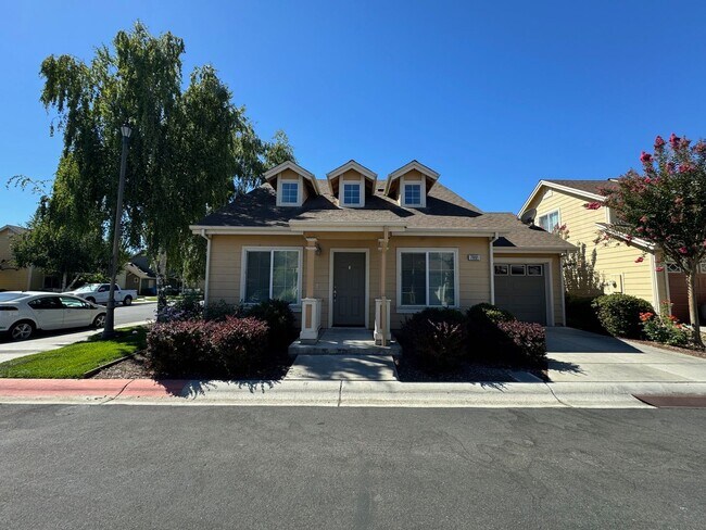 Building Photo - Newly available Stunning 2 Bedroom home fo...
