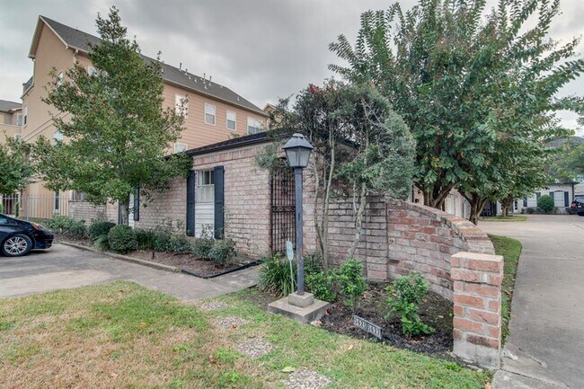 Building Photo - 5625 Winsome Ln