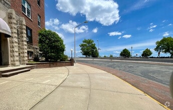 Building Photo - 7435 Boulevard East