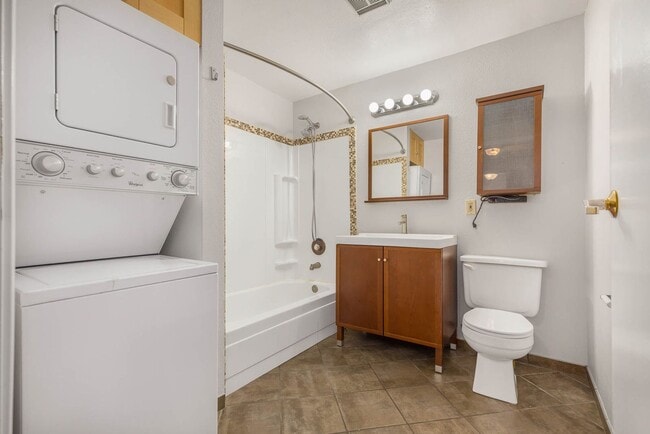 Building Photo - 710 N 160th St