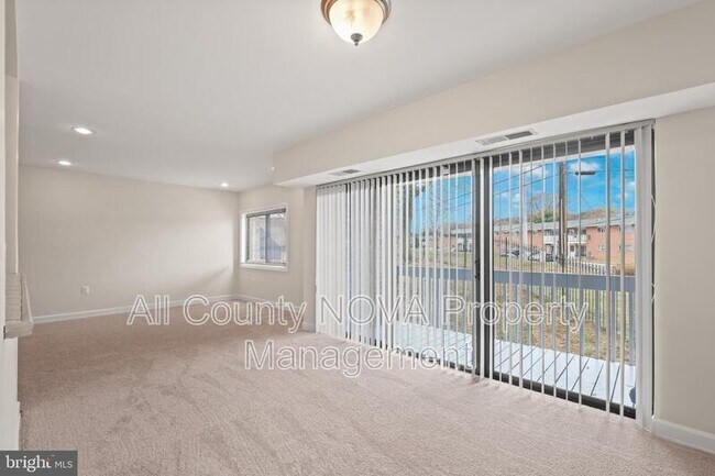 Photo - 6308 Hil-Mar Dr Apartment