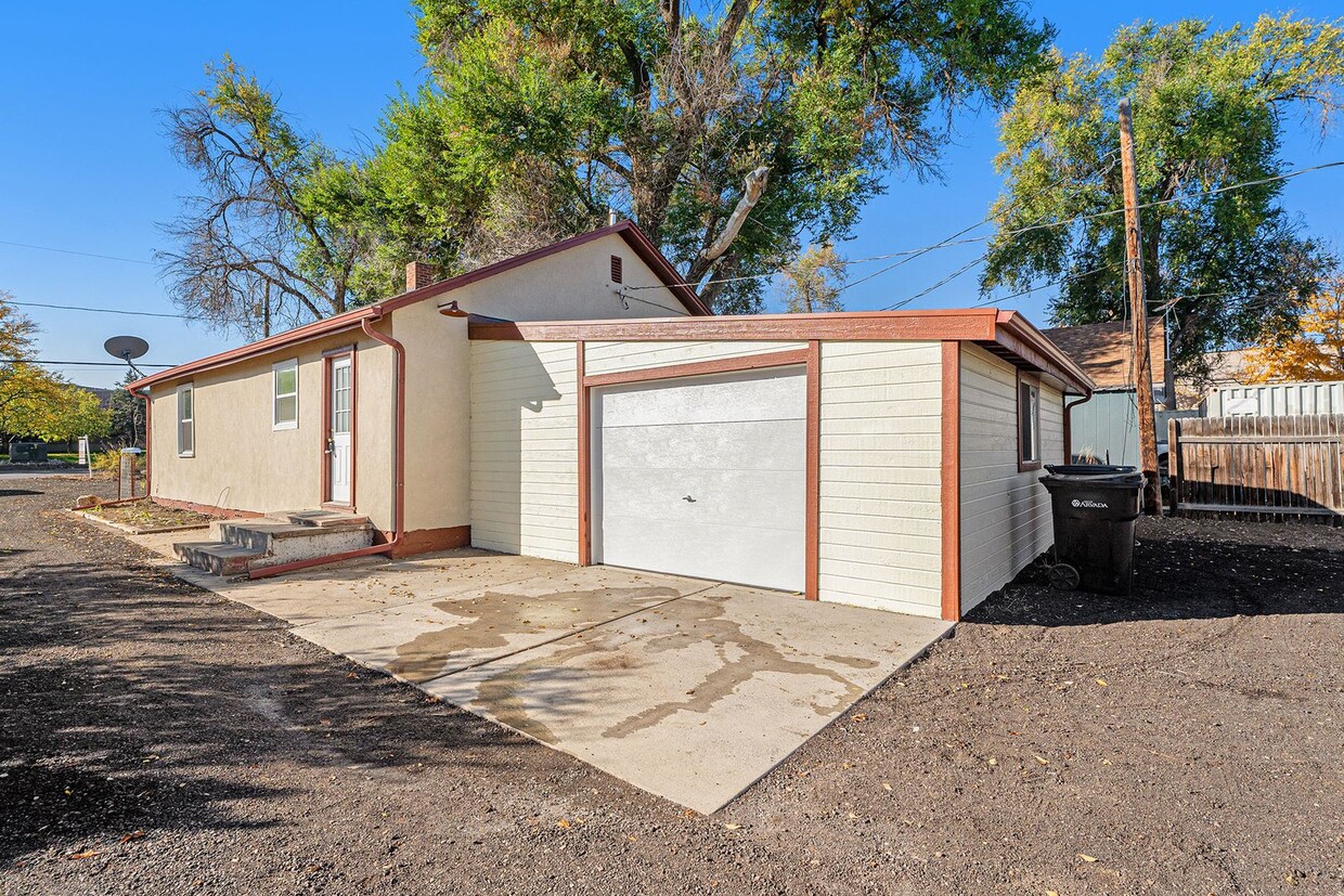 Foto principal - Beautifully remodeled 2 Bedroom home - Clo...