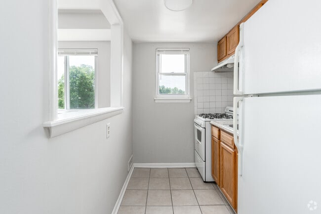 1BR, 1BA - 766SF - Kitchen - Winston Estates