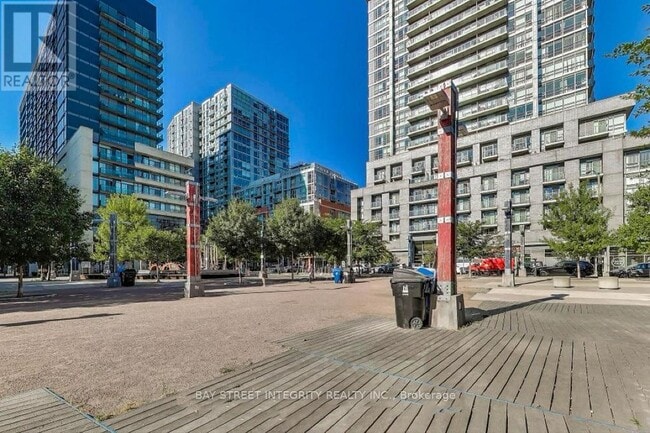 Building Photo - 36 Lisgar St