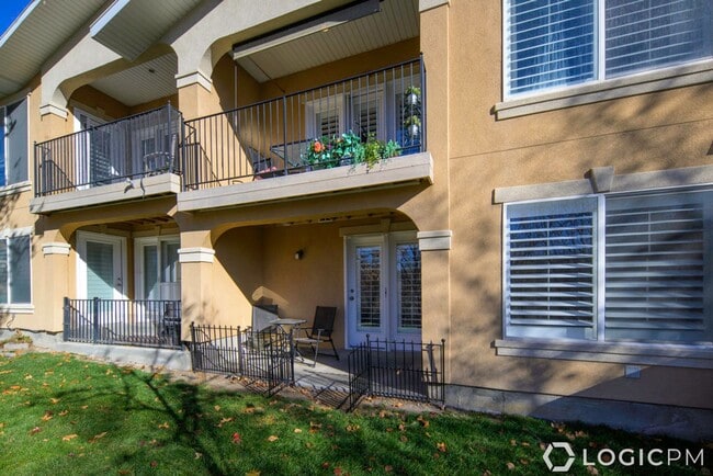 Building Photo - Beautiful Townhome in Great Location!
