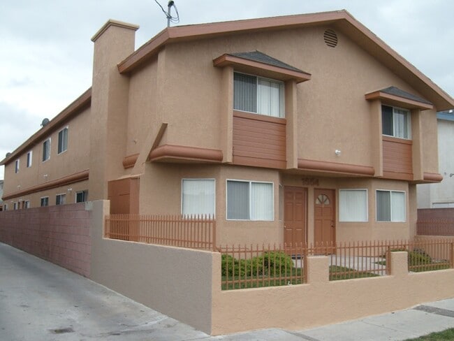 Building Photo - 1554 W 208th St