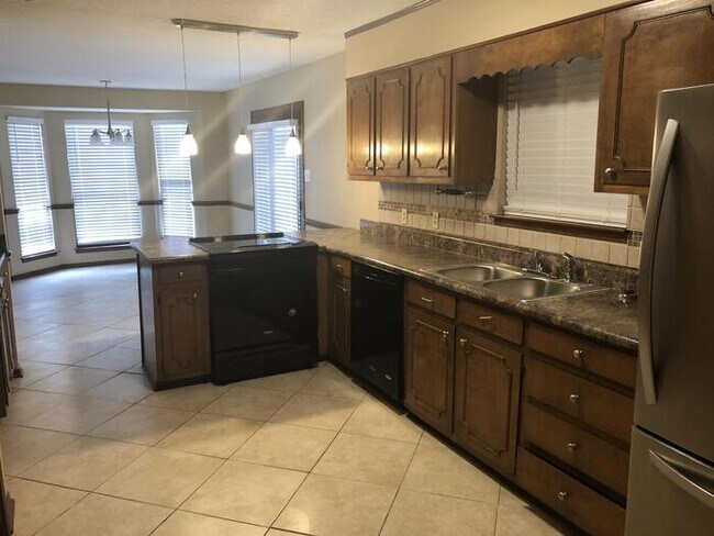 Building Photo - 3637 Vista Ridge Dr