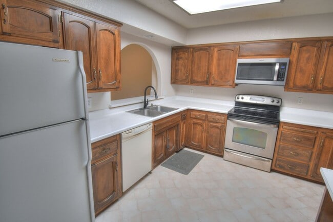 Building Photo - Cute Two Bedroom (possible 3rd Bedroom) in...