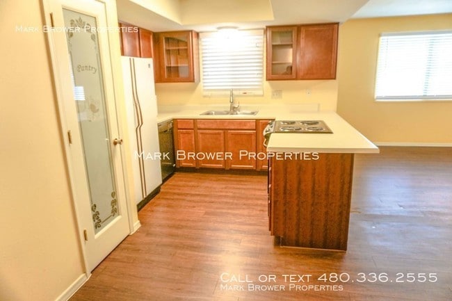 Building Photo - 1122 E Campus Dr