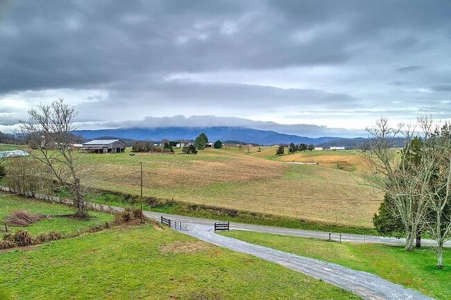 Foto del edificio - 7090 Old Asheville Hwy
