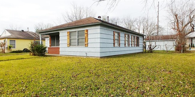 Building Photo - 6923 Oak Hill
