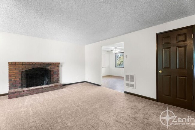 Building Photo - 805 NE 122nd Ave