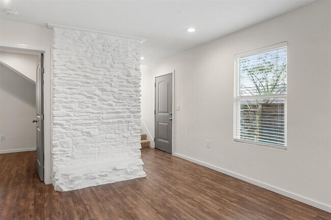 Building Photo - 7305 Grand Canyon Dr
