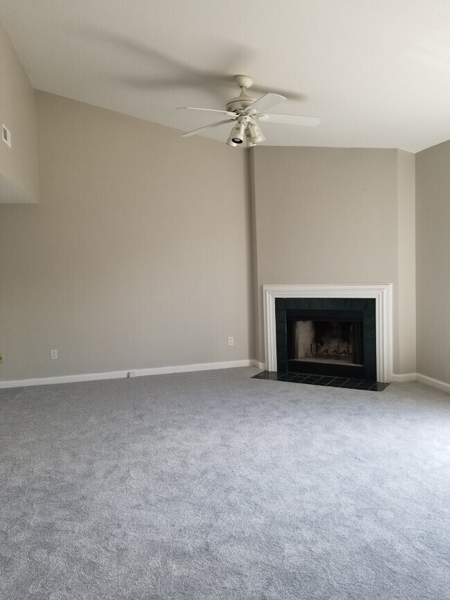 Building Photo - 1415 Oriole Plz