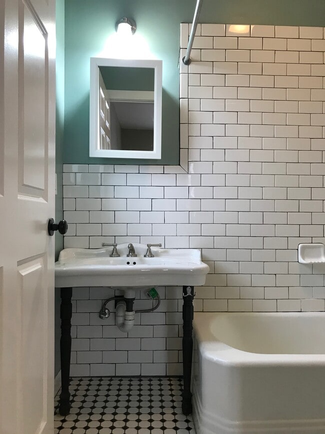 Building Photo - 801 S 4th St