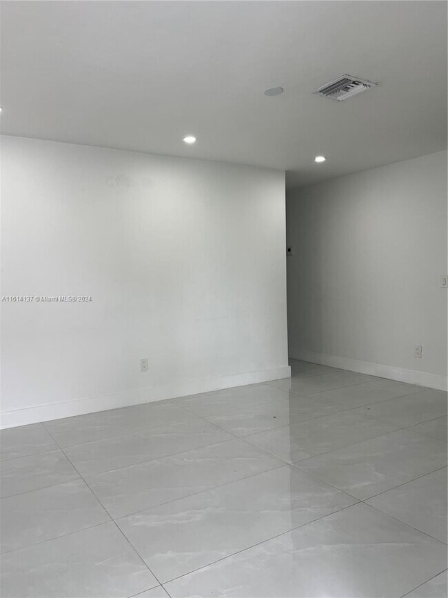 Foto del edificio - 75 SW 30th Ave