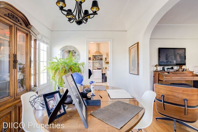 Building Photo - 1 br, 1 bath Apartment - 650 S La Jolla Av...