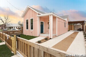 Building Photo - 325 Montana St