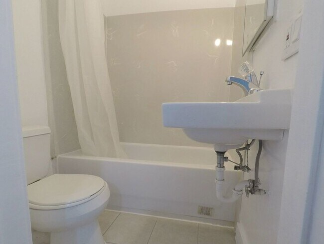 Photo - 518 7th St Apartment