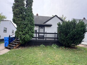 Building Photo - 11096 Jewett Ave