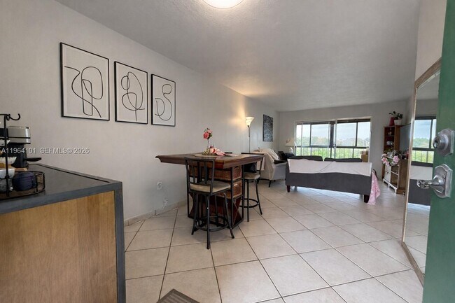 Foto del edificio - 9455 W Flagler St