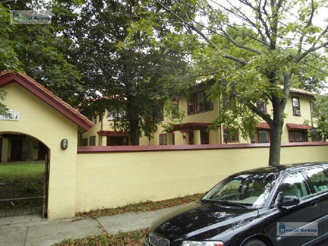 Building Photo - 7 Lakeview St