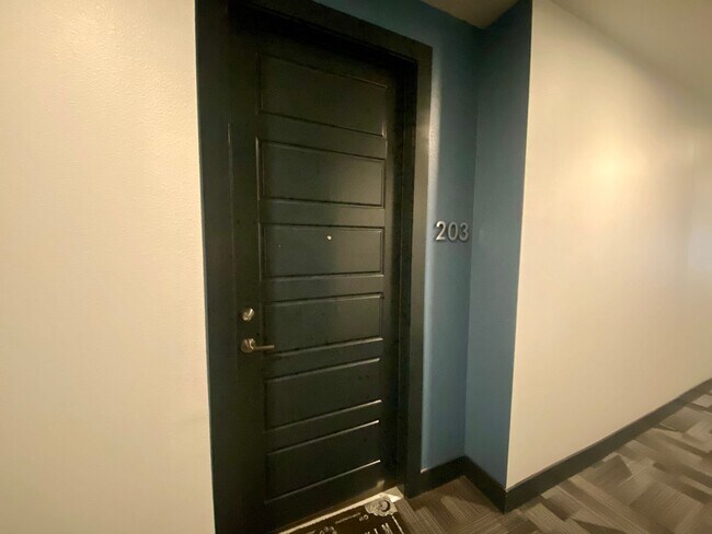 Building Photo - Beautiful Condo - North Burnet Road!