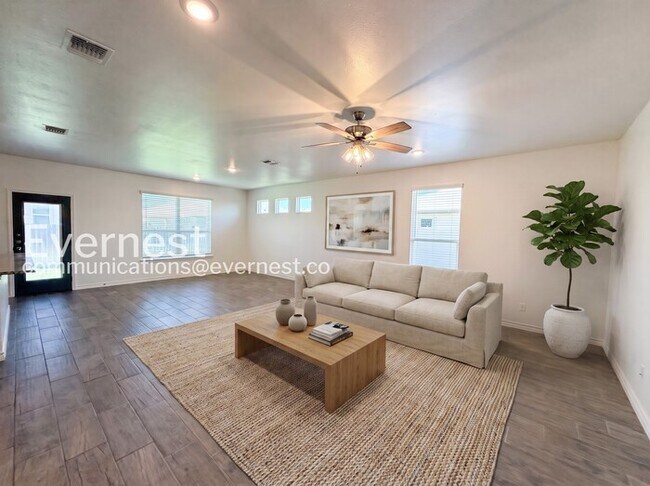 Building Photo - Limited Time Special Offer / 3 Bed, 2 Bath Home with Garage / Pet-Friendly / Vouchers Accepted / ...