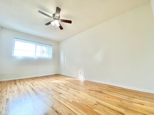 Building Photo - 3711 Mentone Ave