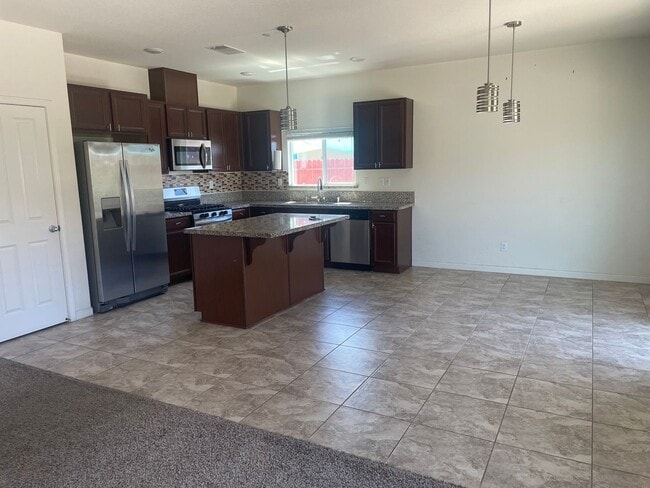 Building Photo - 519 Camelot Dr