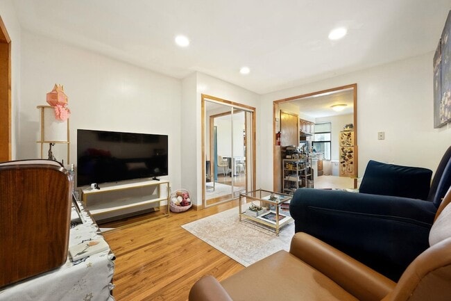 Foto del edificio - 228 Willow Ave