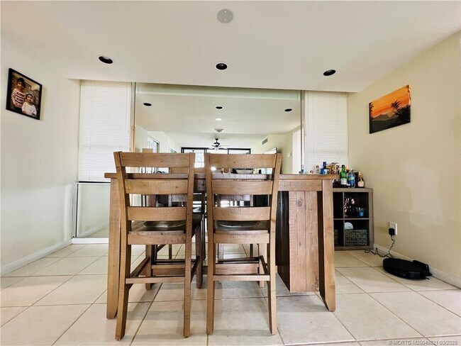 Foto del edificio - 3392 NE Causeway Blvd