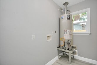 Building Photo - 2707 Mc Nay Dr